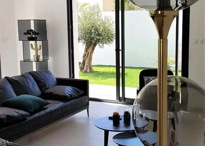 Stunning Family With Pool In Cap D'agde 阿格德